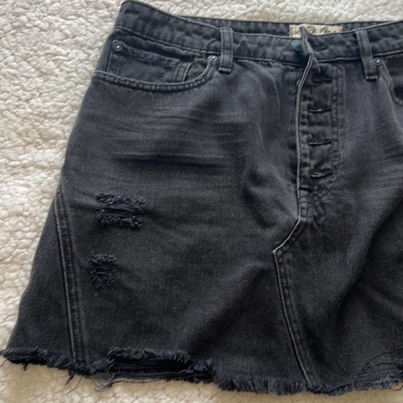 We the Free Women’s Size 31 Black Wash Distressed A Line Denim Frayed Mini Skirt - Picture 6 of 11